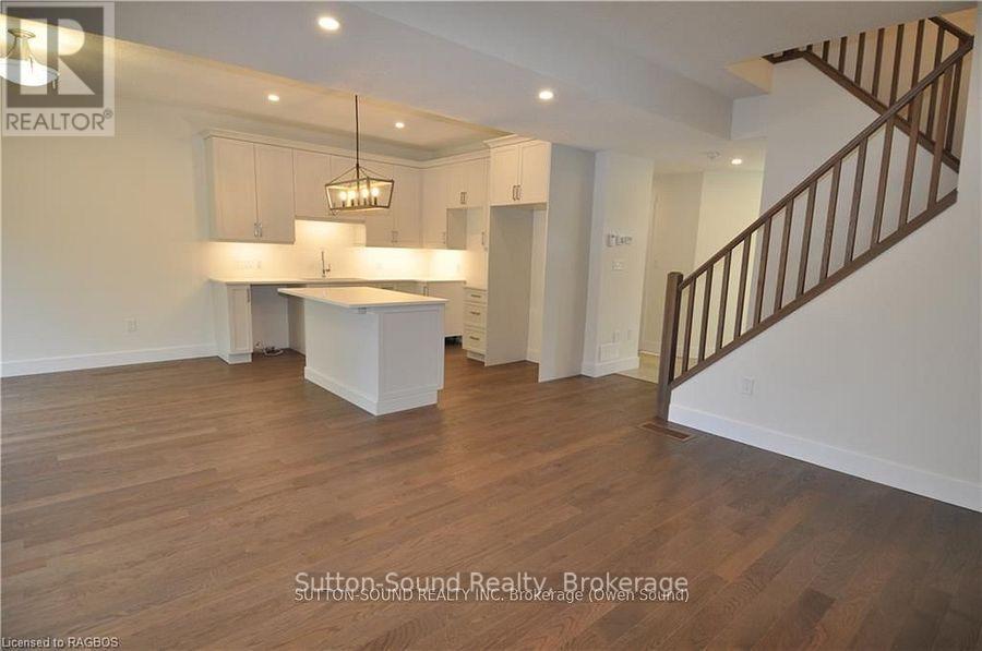 642 8th Street W, Owen Sound, Ontario  N4K 5N3 - Photo 3 - X12676008