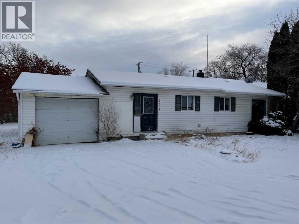 207 1st Street W, Neilburg, Saskatchewan