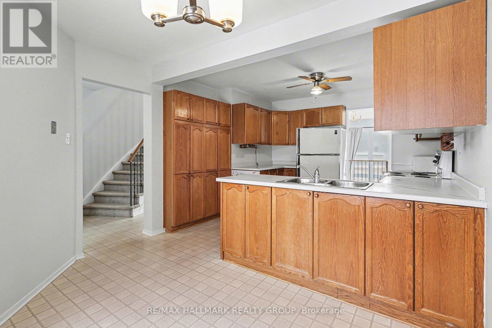 1970 Wildflower Drive, Ottawa, Ontario K1E 3V4 - Photo 4 - X12676244