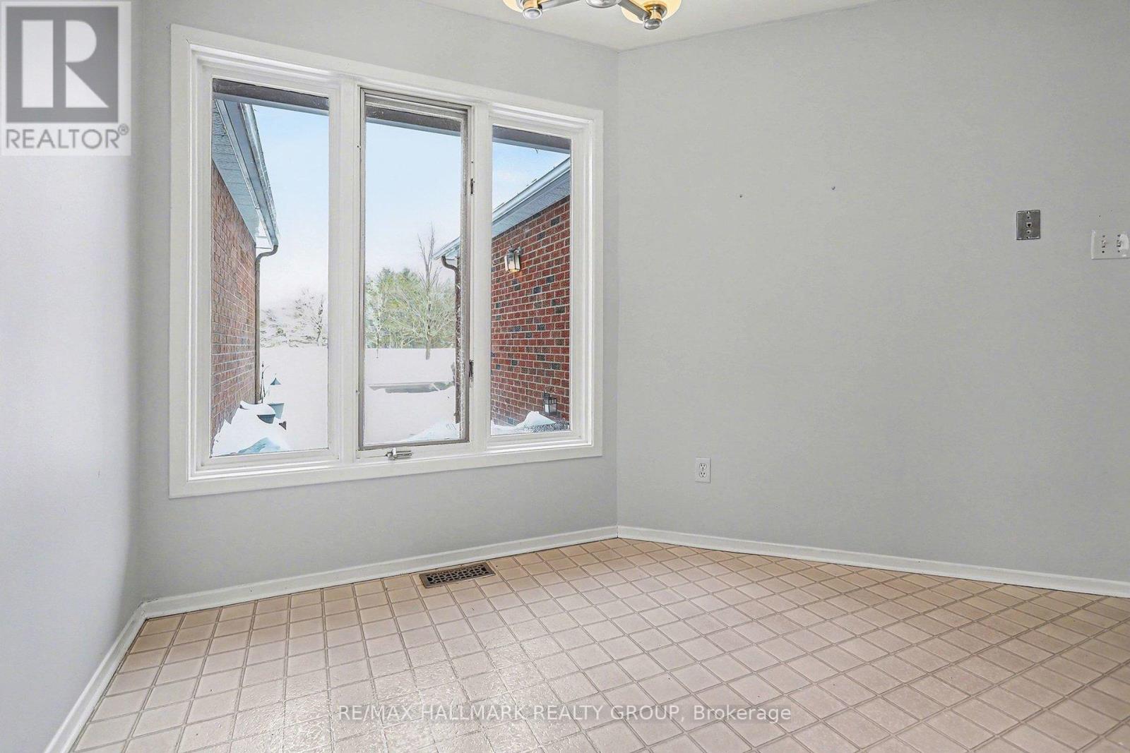 1970 Wildflower Drive, Ottawa, Ontario K1E 3V4 - Photo 7 - X12676244