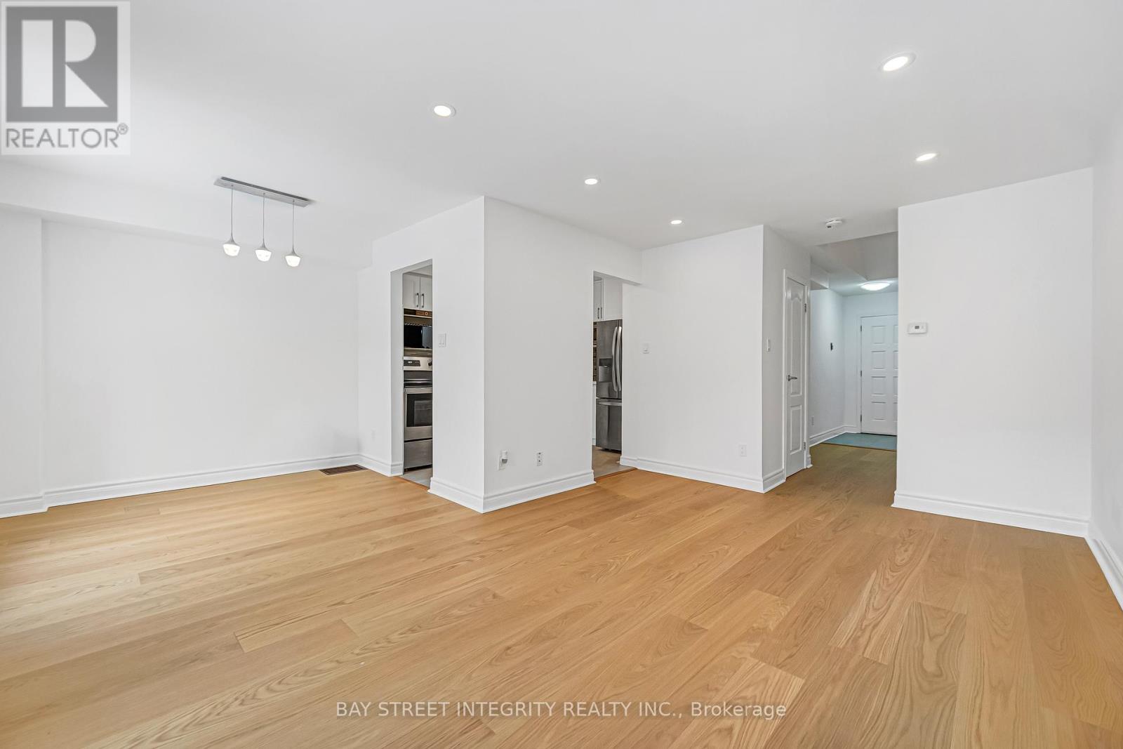 70 Elsa Vine Way, Toronto, Ontario  M2J 4H9 - Photo 10 - C12675980