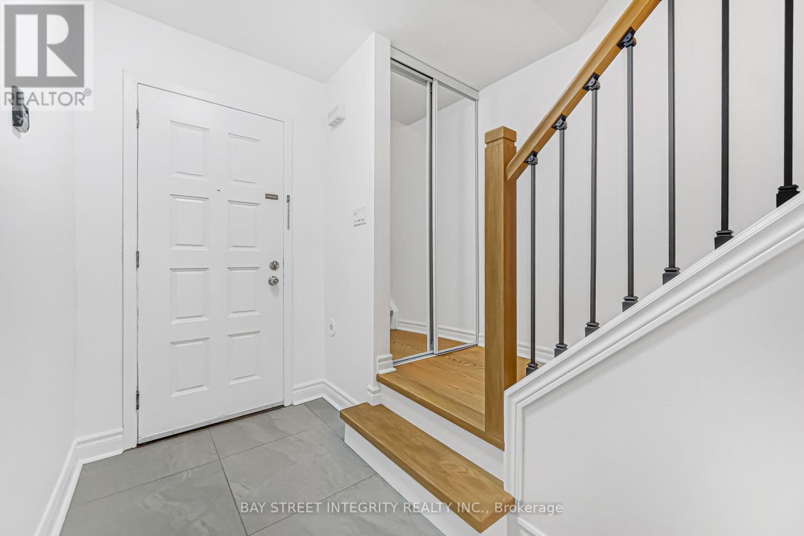 70 Elsa Vine Way, Toronto, Ontario  M2J 4H9 - Photo 3 - C12675980