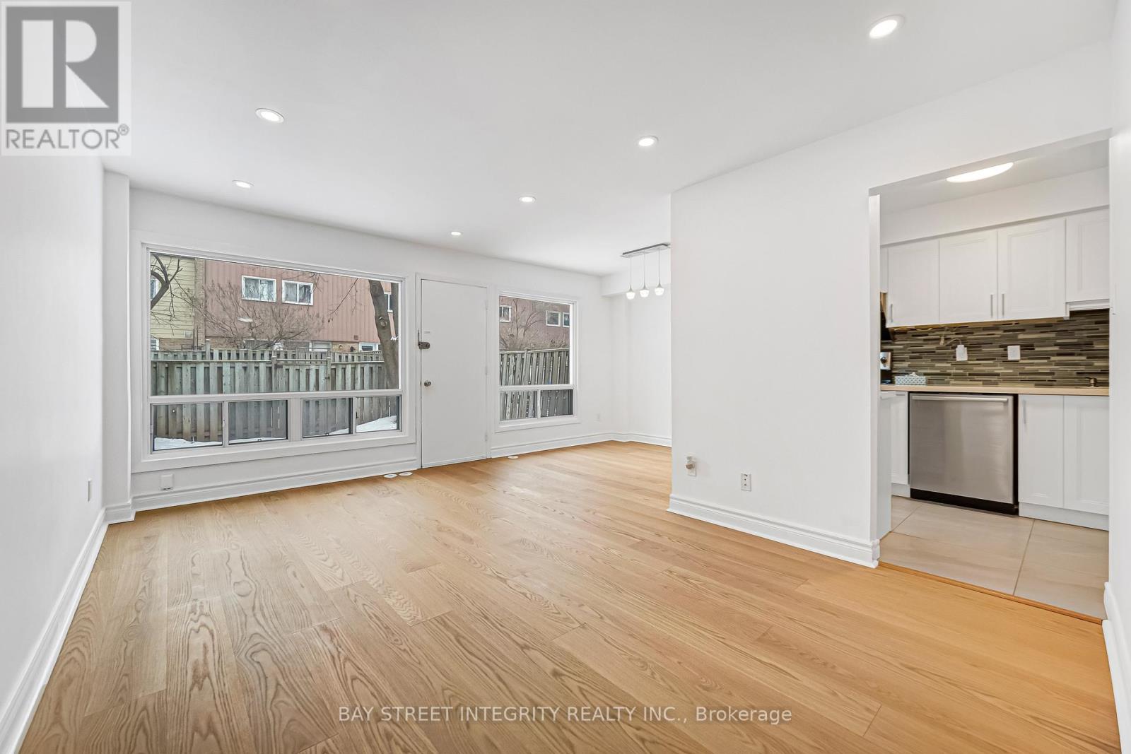 70 Elsa Vine Way, Toronto, Ontario  M2J 4H9 - Photo 8 - C12675980