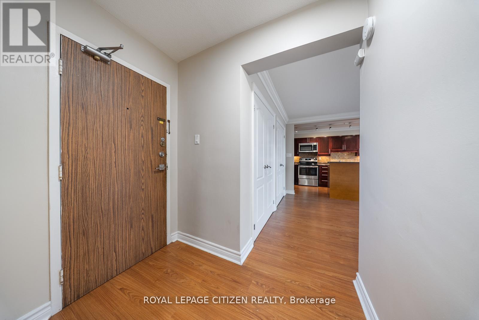 202 - 260 Seneca Hill Drive, Toronto, Ontario  M2J 4S6 - Photo 3 - C12676046