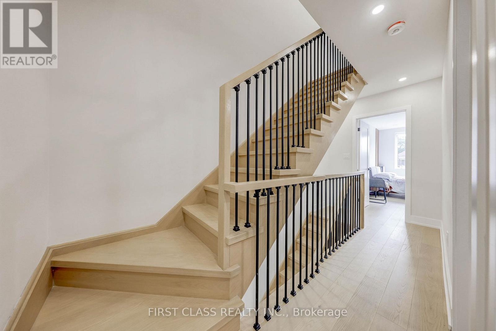 431 Roxton Road, Toronto, Ontario  M6G 3R5 - Photo 18 - C12676098