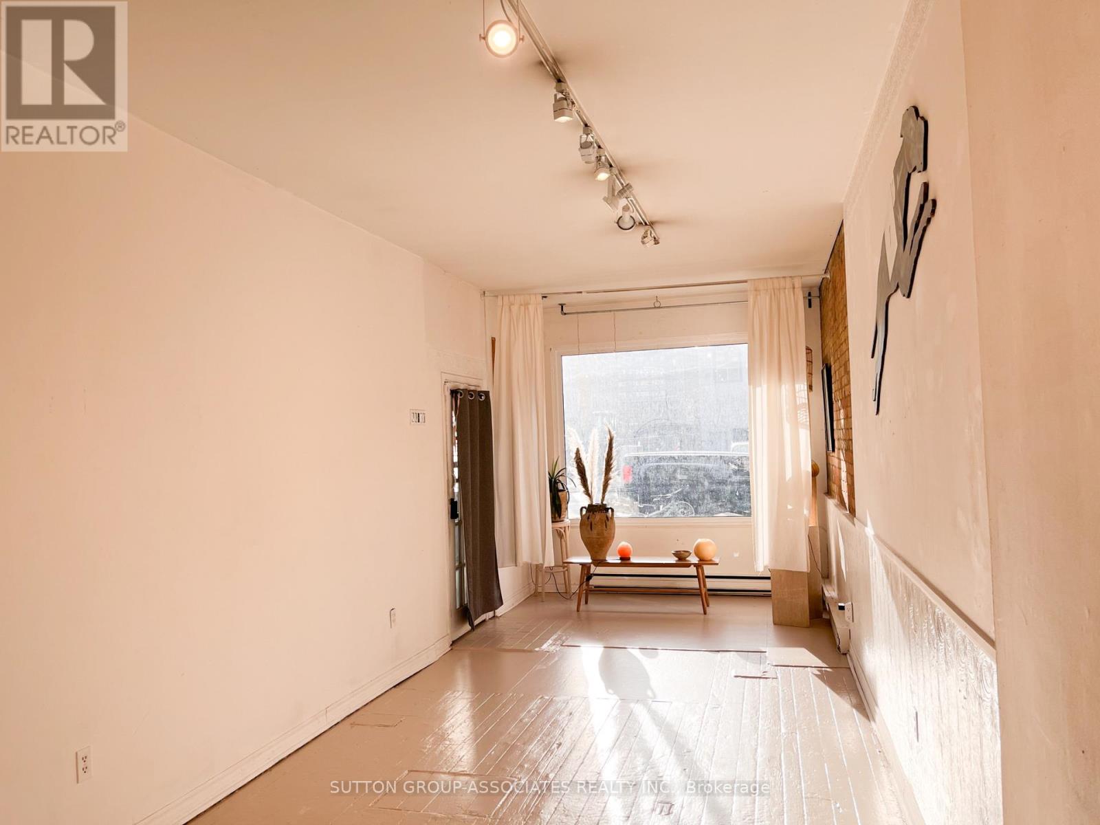 Main - 246 Queen Street E, Toronto, Ontario  M5A 1S3 - Photo 2 - C12676100