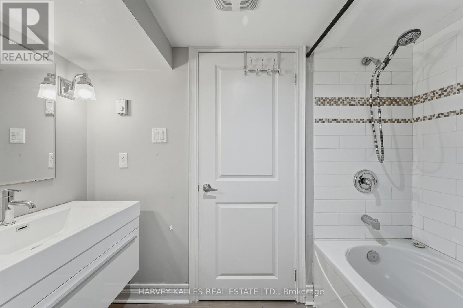 202 Dinnick Crescent, Toronto, Ontario  M4N 1M3 - Photo 37 - C12676176