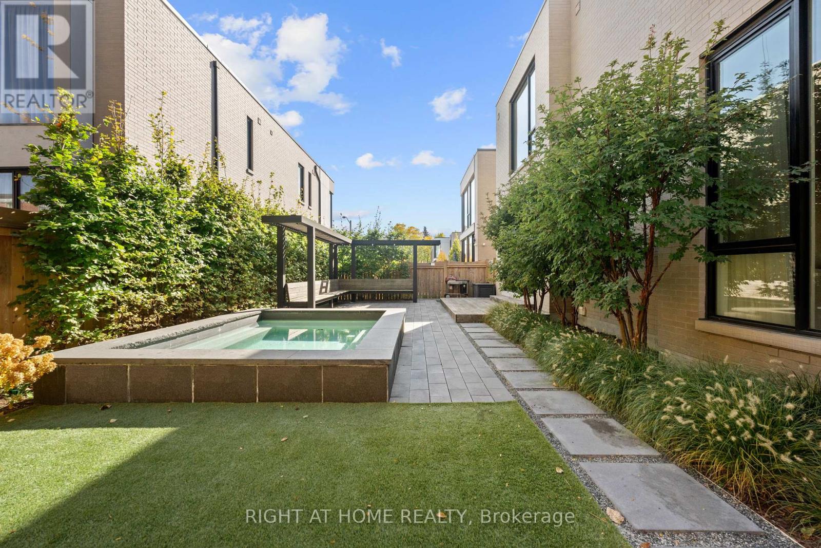 15 Fairmeadow Avenue, Toronto, Ontario  M2P 0A5 - Photo 32 - C12676196