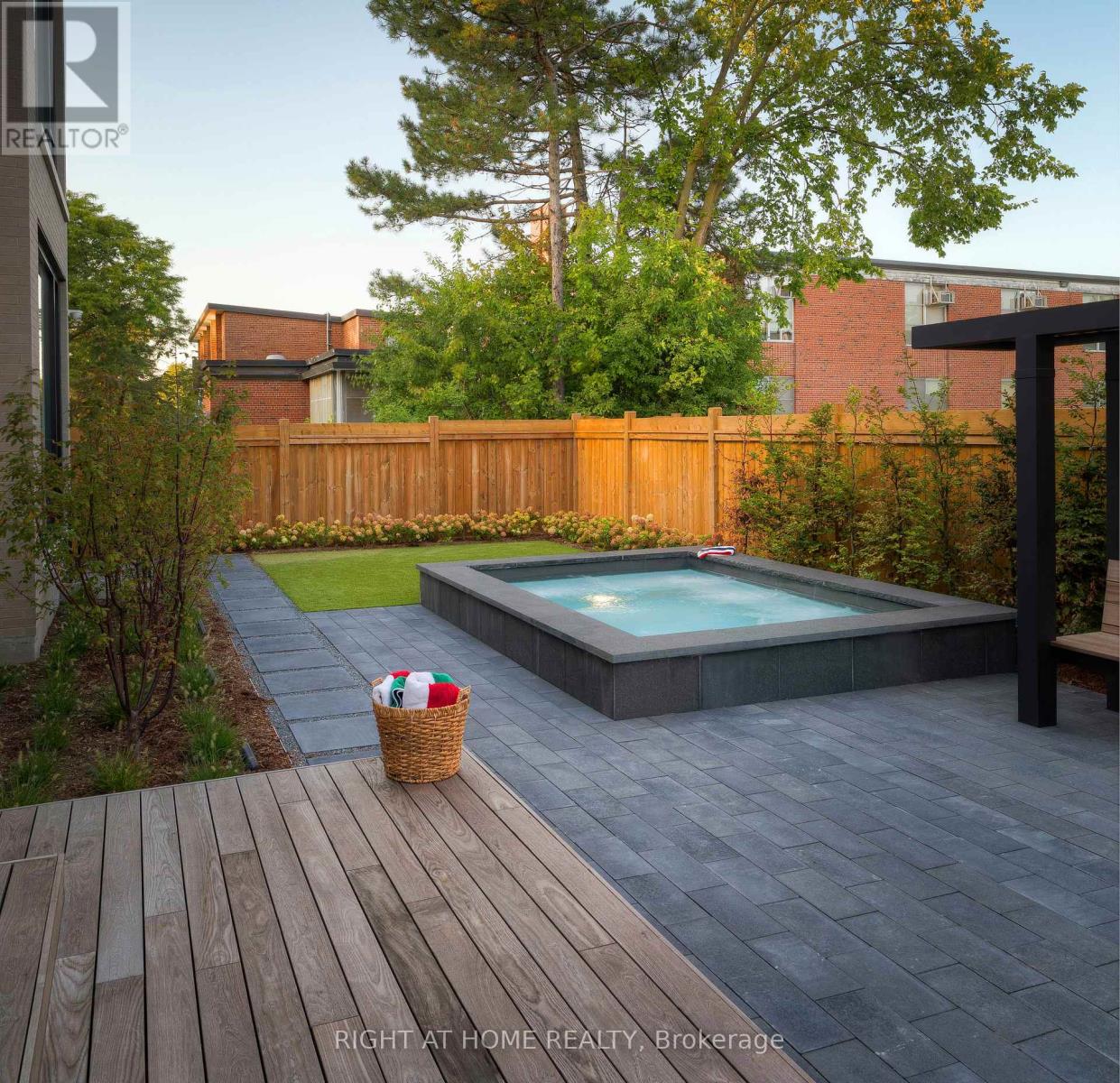 15 Fairmeadow Avenue, Toronto, Ontario  M2P 0A5 - Photo 35 - C12676196