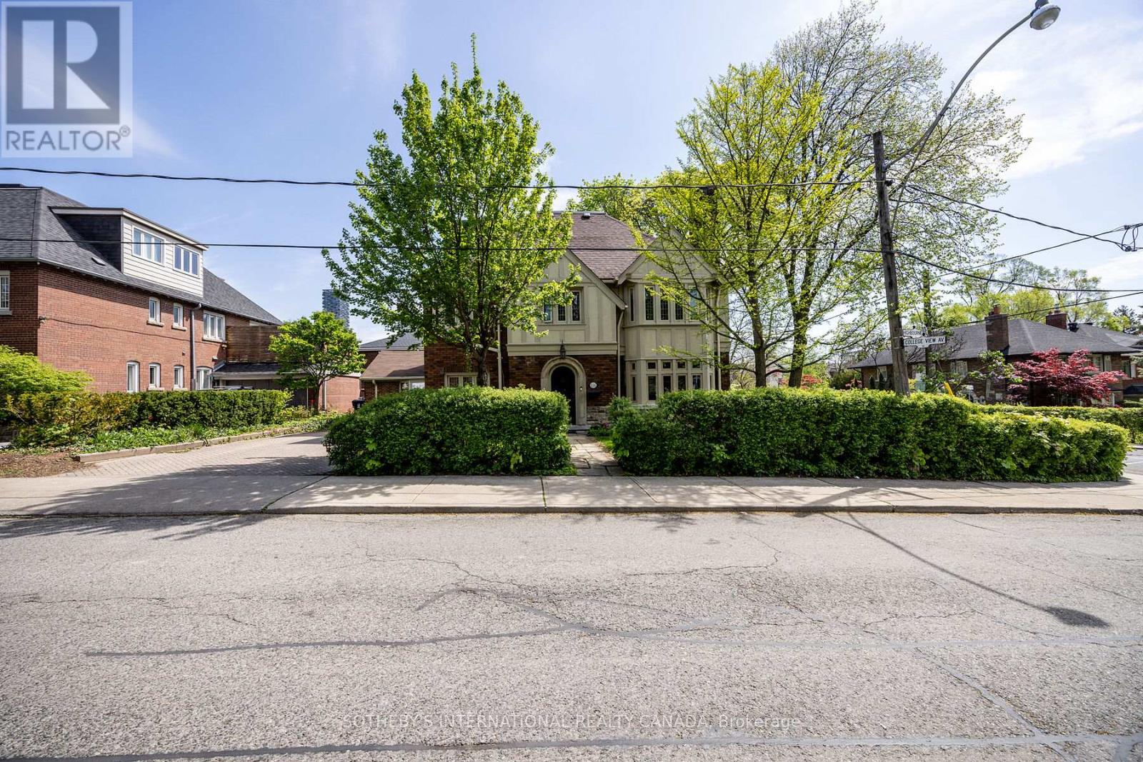 UPPER - 131 HIGHBOURNE ROAD, Toronto, Ontario