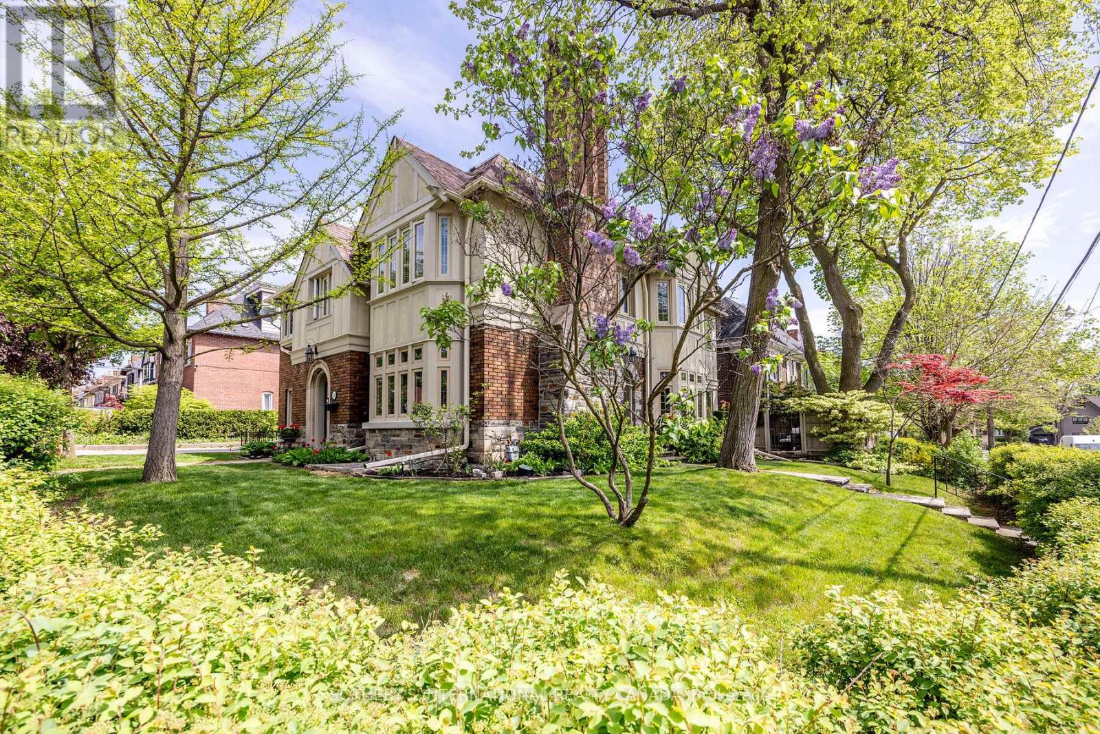 Upper - 131 Highbourne Road, Toronto, Ontario  M5P 2J8 - Photo 10 - C12676218