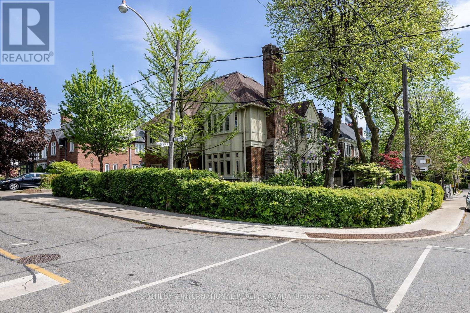 Upper - 131 Highbourne Road, Toronto, Ontario  M5P 2J8 - Photo 2 - C12676218