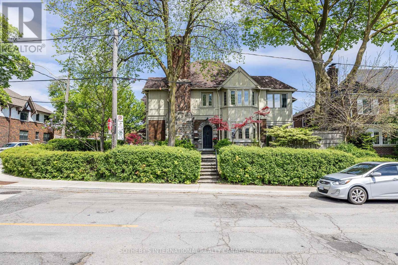 Upper - 131 Highbourne Road, Toronto, Ontario  M5P 2J8 - Photo 5 - C12676218