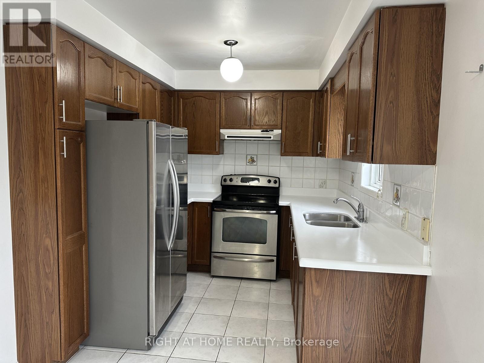 26 Breakwater Drive, Whitby, Ontario  L1N 9R7 - Photo 3 - E12676162