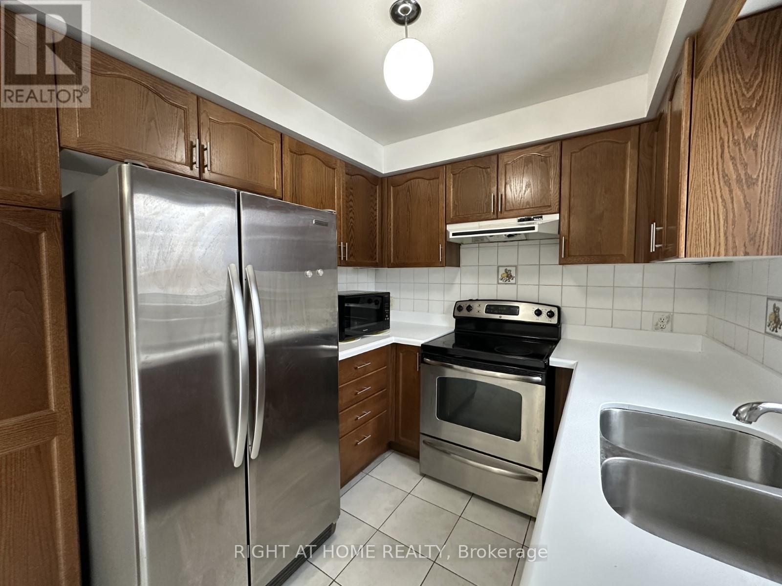 26 Breakwater Drive, Whitby, Ontario  L1N 9R7 - Photo 5 - E12676162