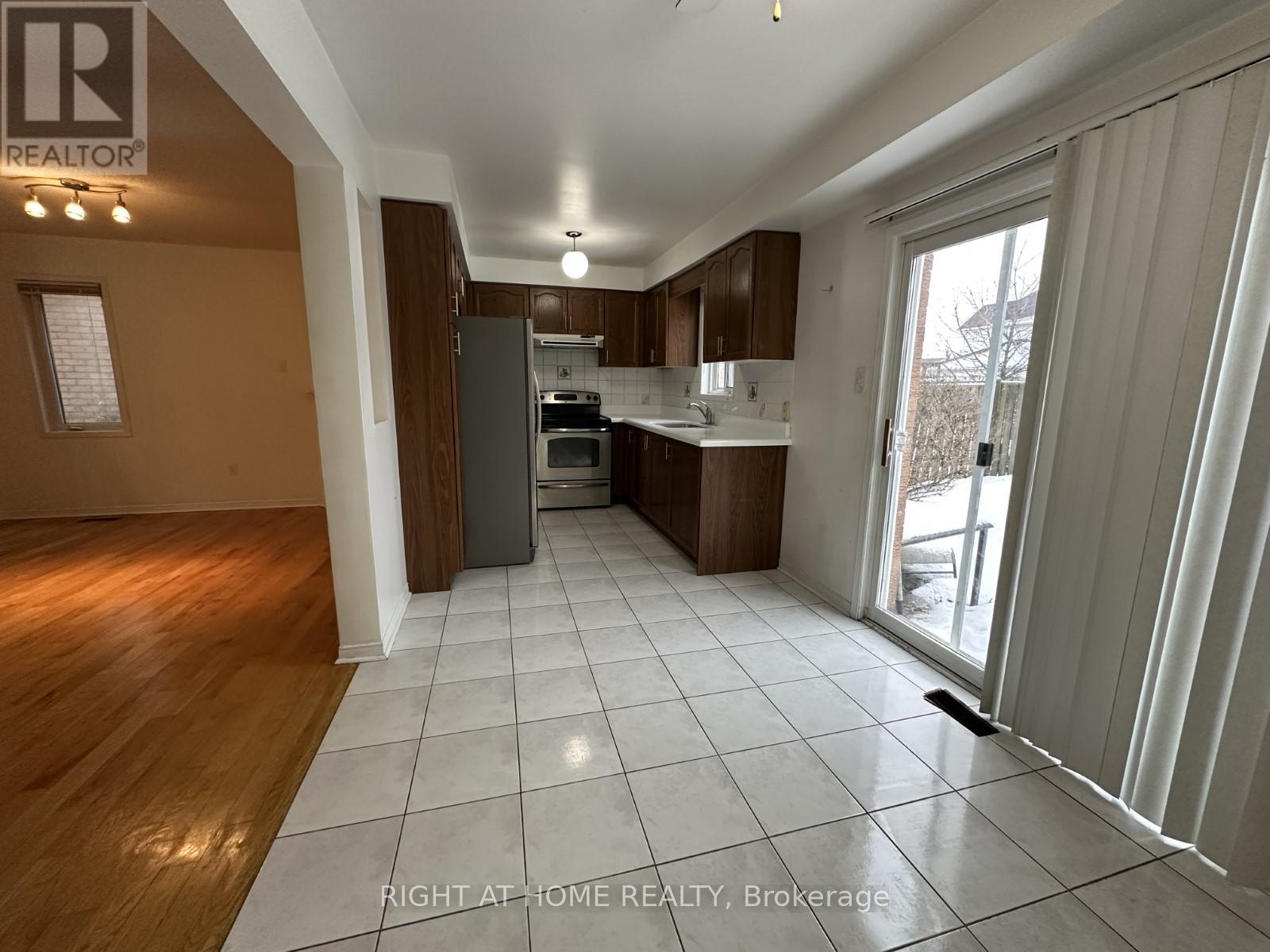 26 Breakwater Drive, Whitby, Ontario  L1N 9R7 - Photo 7 - E12676162