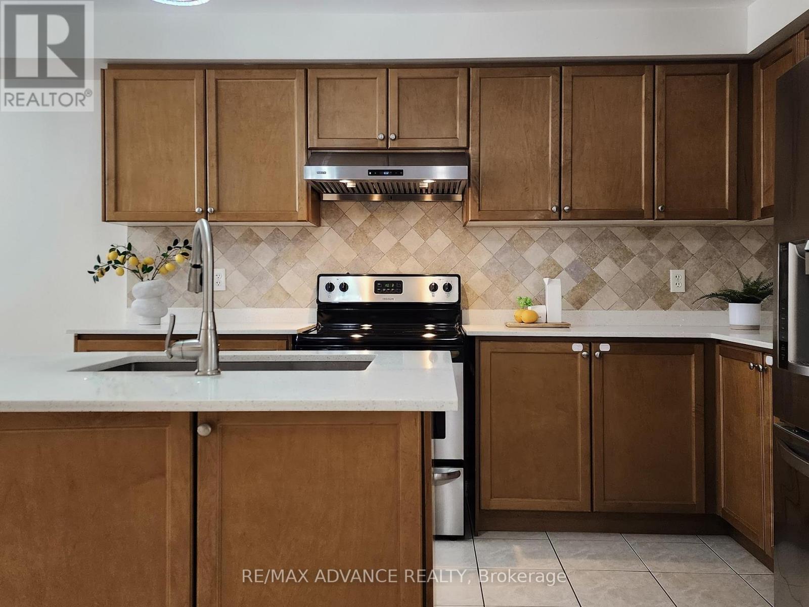 24 Martell Gate, Aurora, Ontario  L4G 0C4 - Photo 15 - N12676054