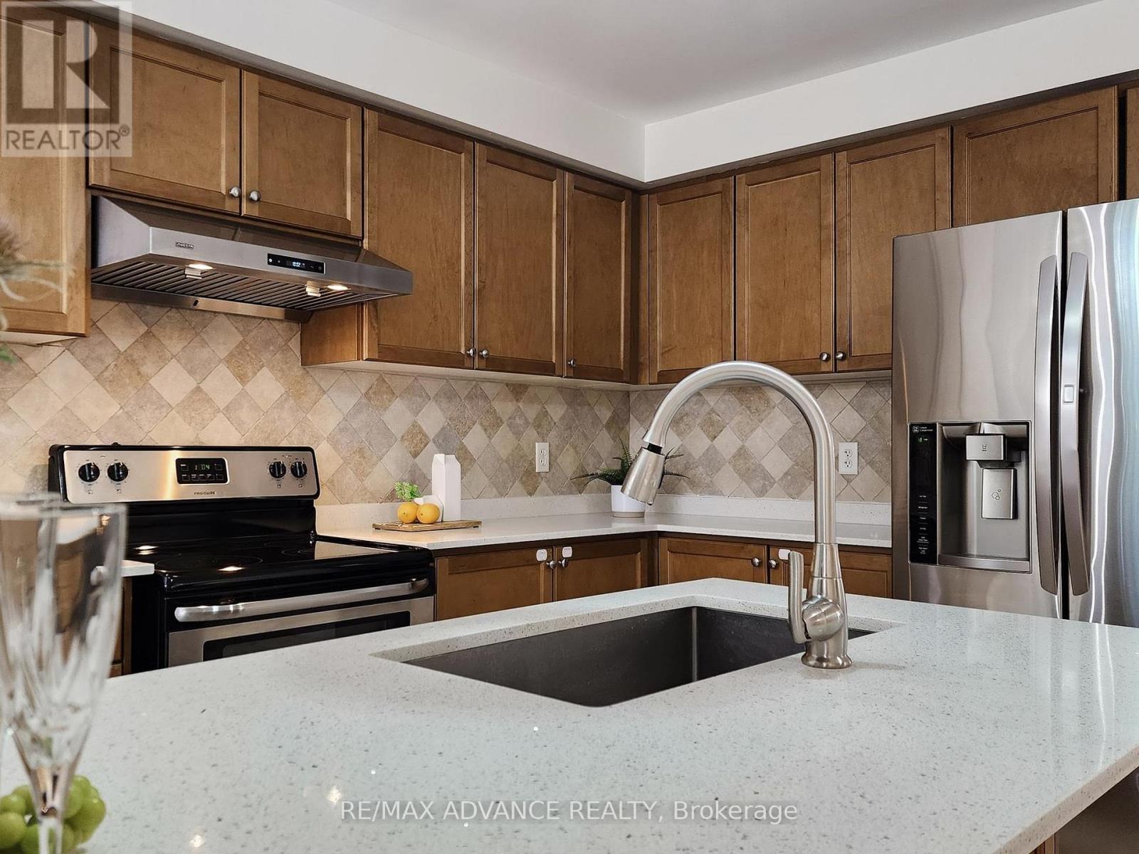 24 Martell Gate, Aurora, Ontario  L4G 0C4 - Photo 16 - N12676054