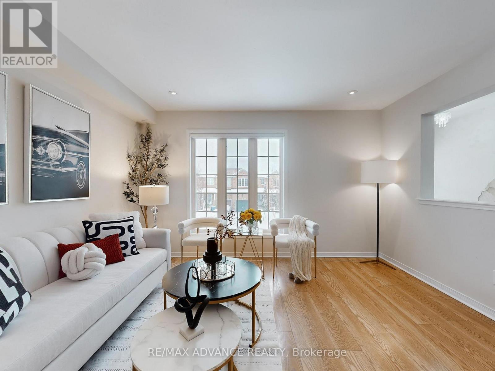 24 Martell Gate, Aurora, Ontario  L4G 0C4 - Photo 4 - N12676054