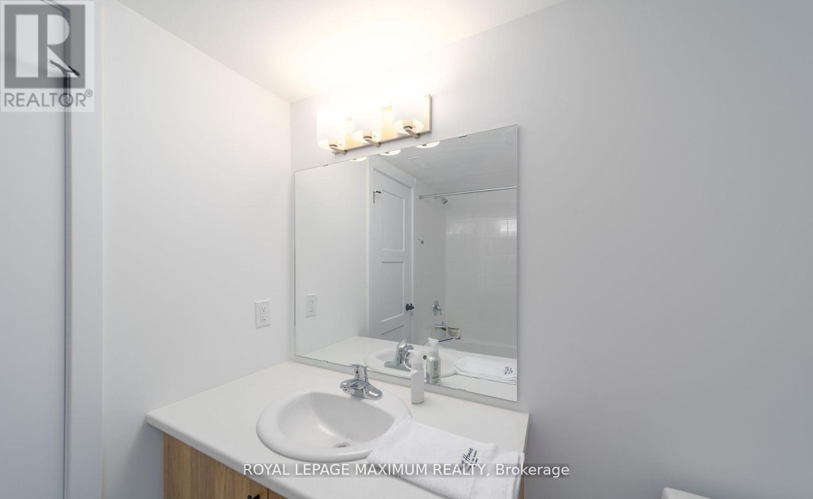 4 - 32 Wagon Lane, Barrie (Innis-Shore), Ontario  L9J 0C2 - Photo 12 - S12676172