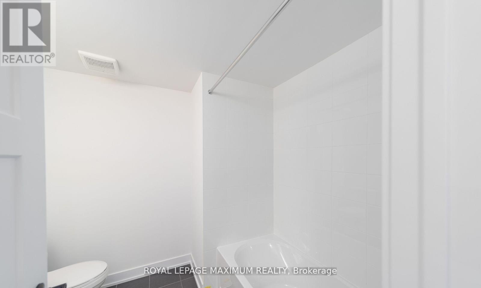 4 - 32 Wagon Lane, Barrie (Innis-Shore), Ontario  L9J 0C2 - Photo 13 - S12676172