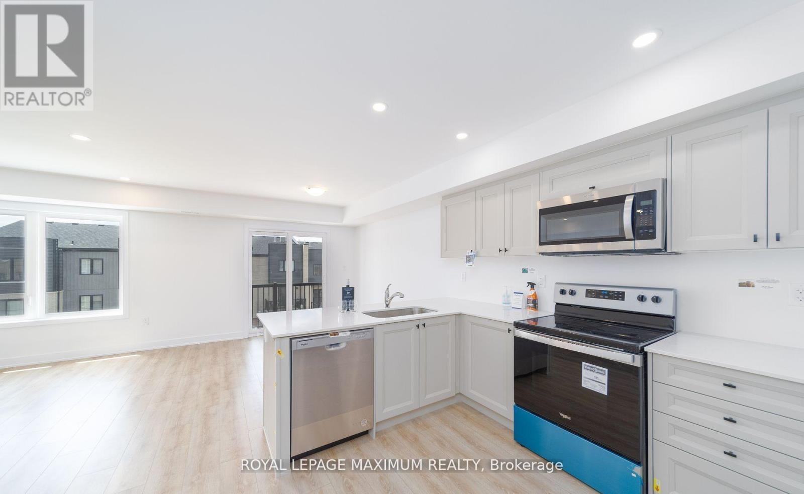 4 - 32 Wagon Lane, Barrie (Innis-Shore), Ontario  L9J 0C2 - Photo 6 - S12676172