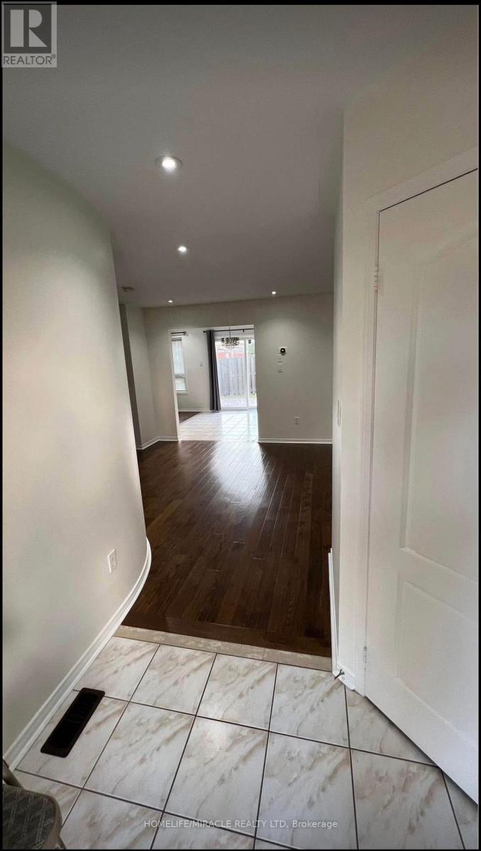 Upper - 97 Crown Victoria Drive, Brampton, Ontario  L7A 3X6 - Photo 10 - W12675958