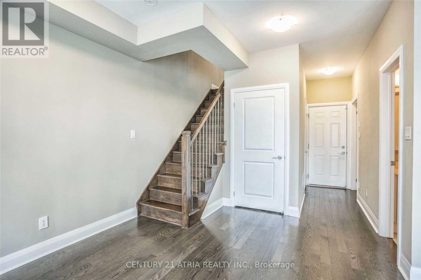 6 - 110 Little Creek Road, Mississauga, Ontario  L5R 0E9 - Photo 2 - W12675962