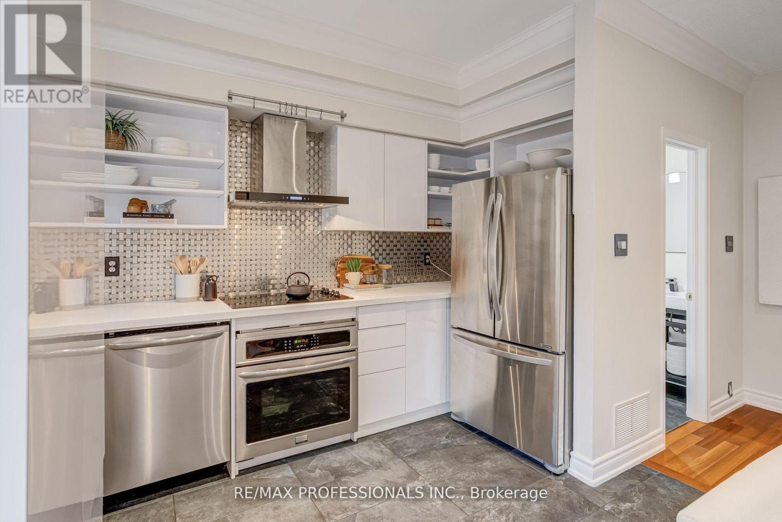 105 Harbourview Crescent, Toronto, Ontario  M8V 4A9 - Photo 11 - W12675964