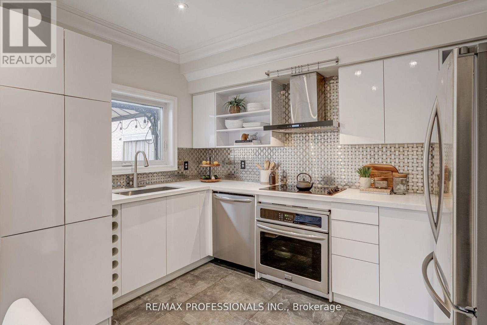 105 Harbourview Crescent, Toronto, Ontario  M8V 4A9 - Photo 12 - W12675964