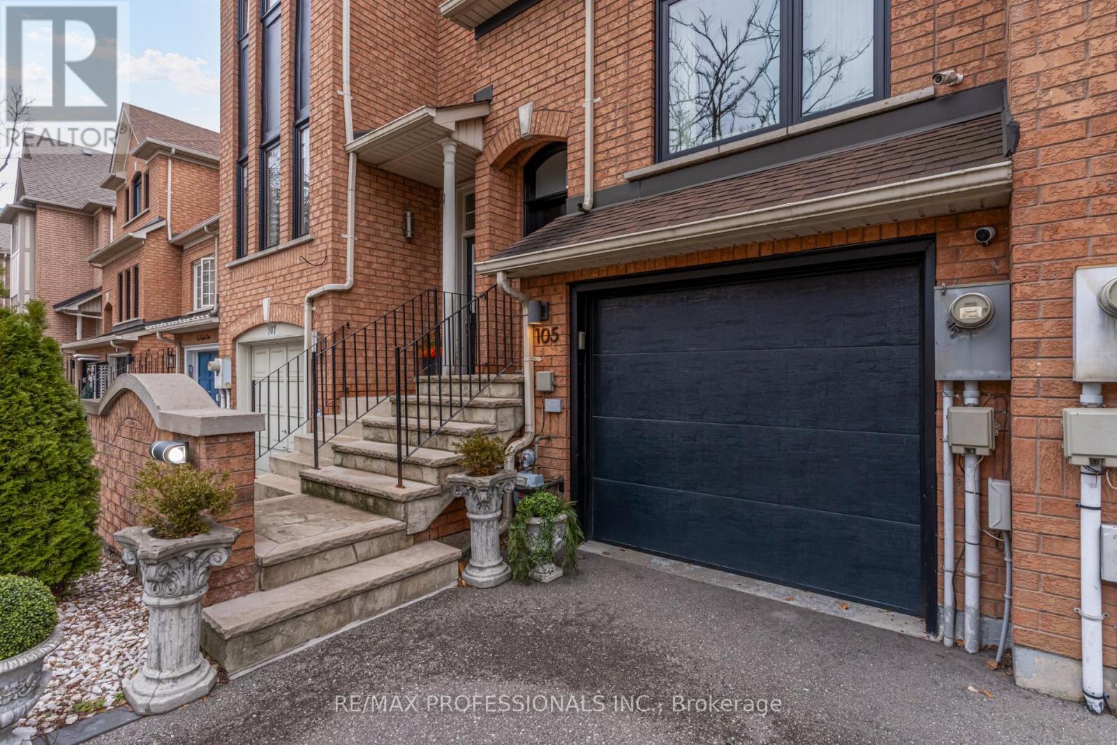 105 Harbourview Crescent, Toronto, Ontario  M8V 4A9 - Photo 2 - W12675964