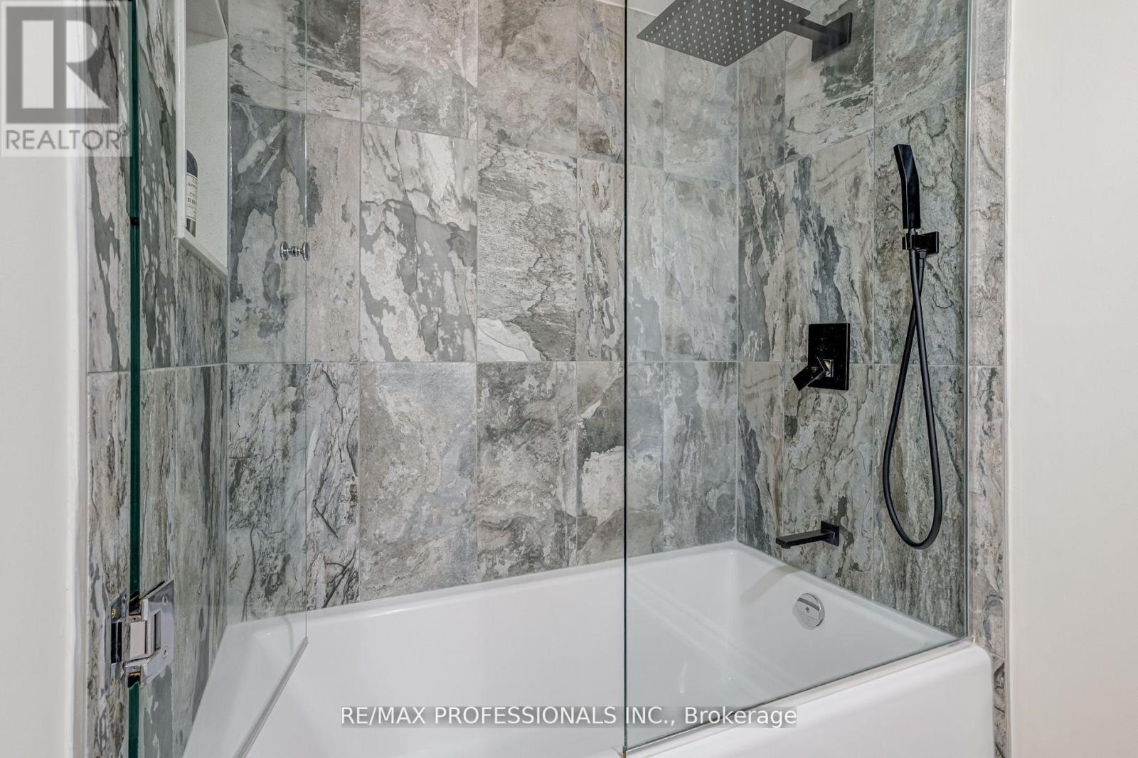 105 Harbourview Crescent, Toronto, Ontario  M8V 4A9 - Photo 23 - W12675964