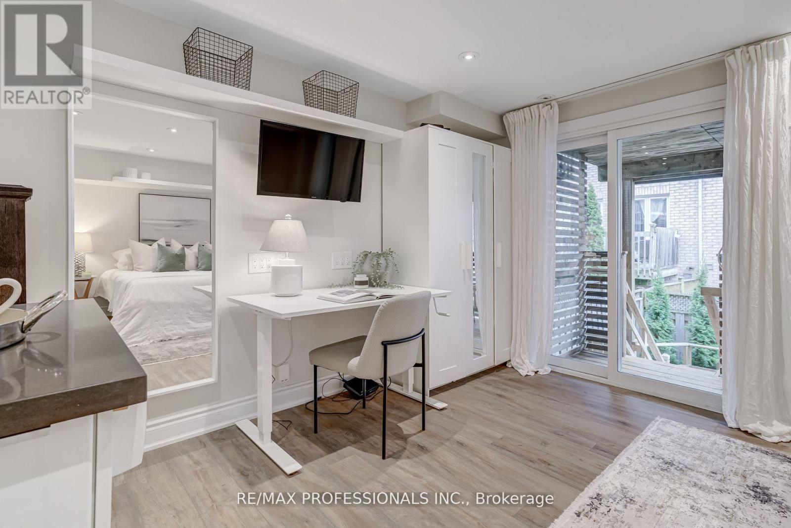 105 Harbourview Crescent, Toronto, Ontario  M8V 4A9 - Photo 31 - W12675964