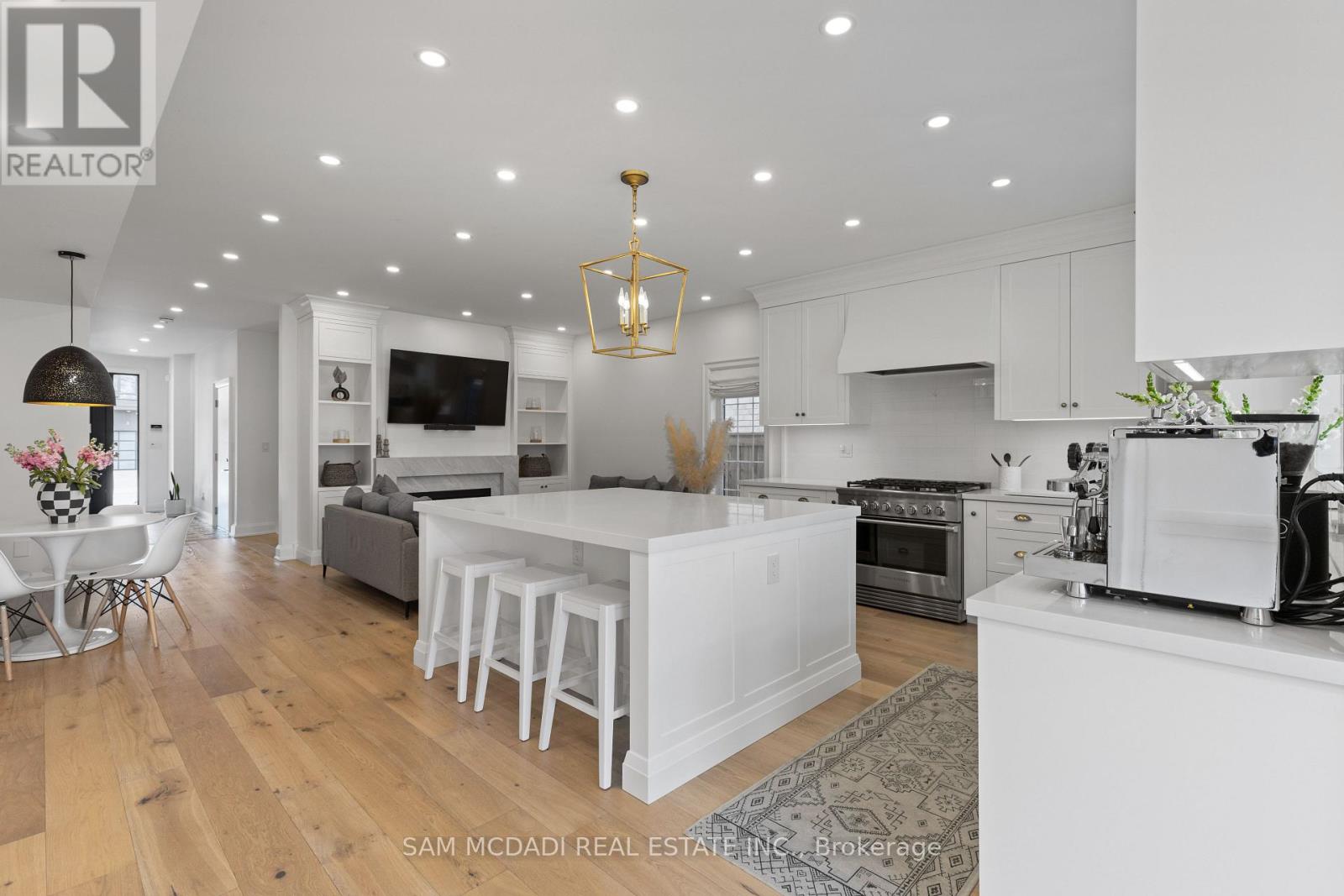 4 Iroquois Avenue, Mississauga, Ontario  L5G 1M6 - Photo 12 - W12675992