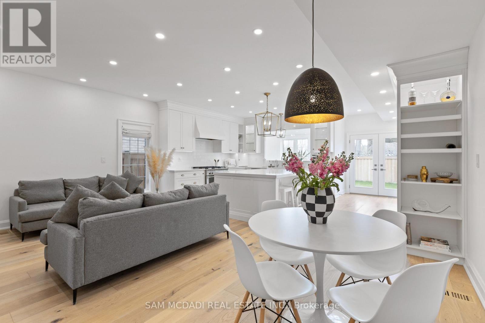 4 Iroquois Avenue, Mississauga, Ontario  L5G 1M6 - Photo 5 - W12675992