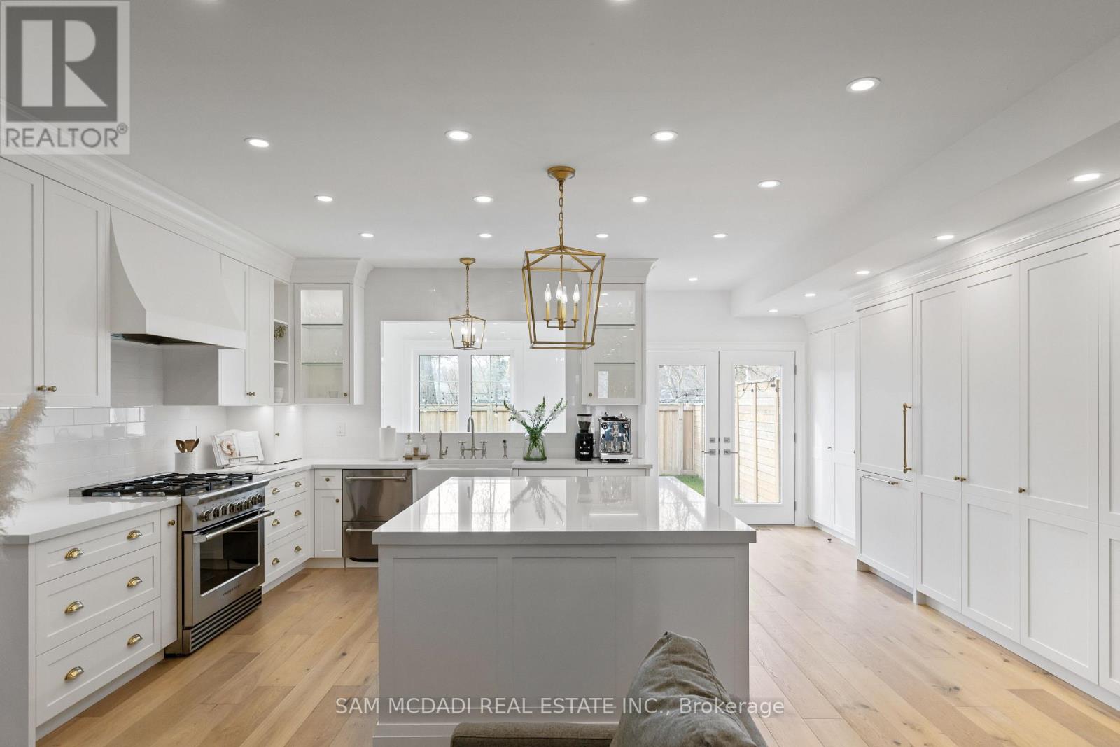 4 Iroquois Avenue, Mississauga, Ontario  L5G 1M6 - Photo 9 - W12675992