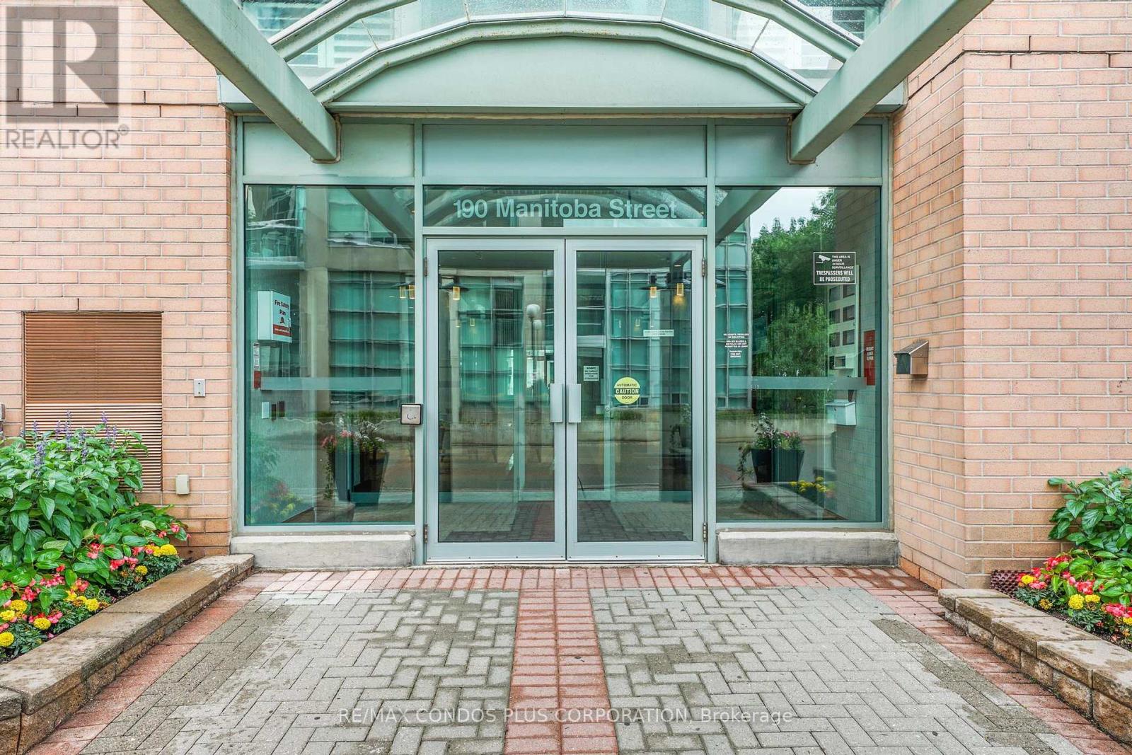 302 - 190 Manitoba Street, Toronto, Ontario  M8Y 3Y8 - Photo 2 - W12676028