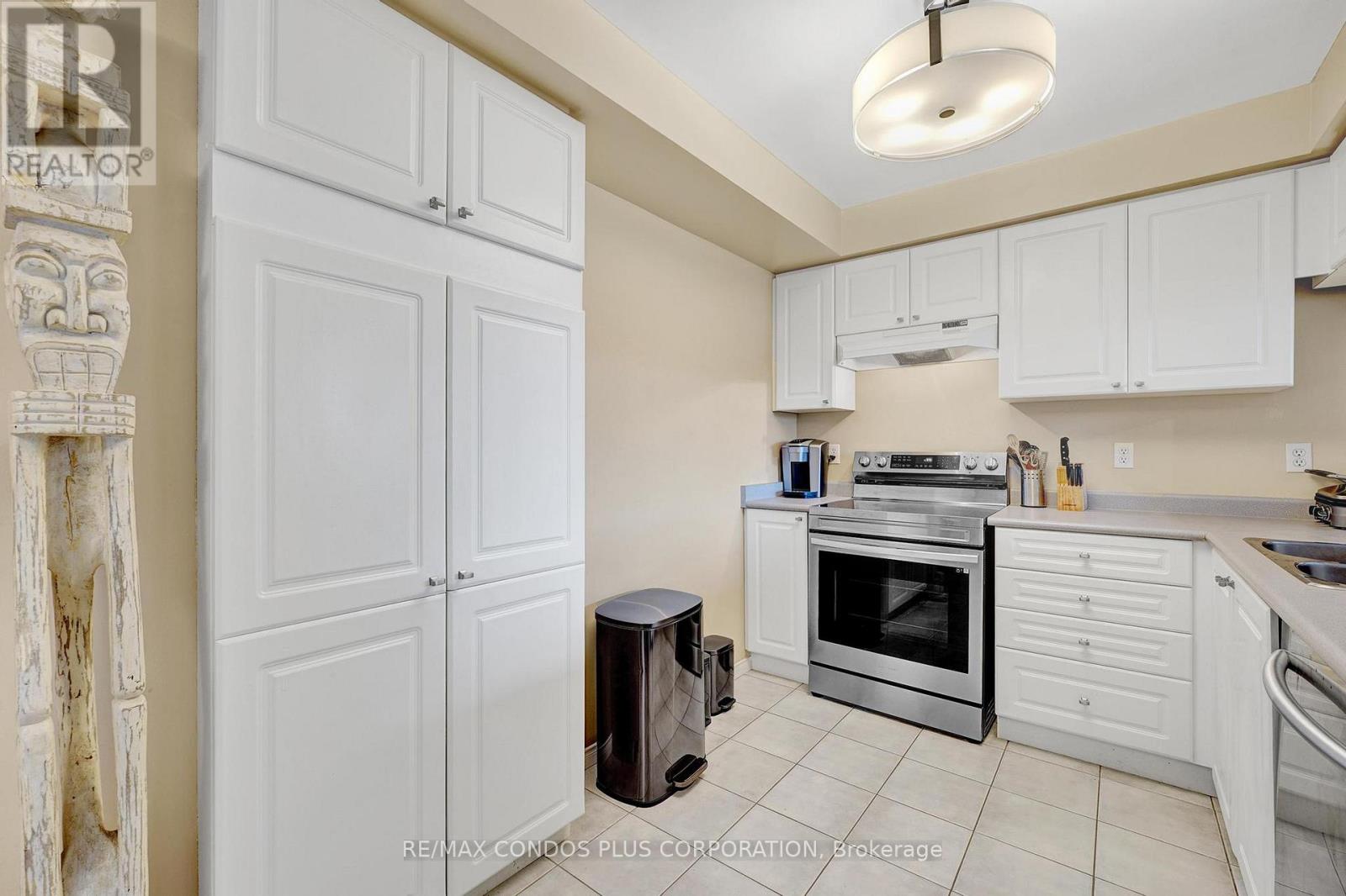 302 - 190 Manitoba Street, Toronto, Ontario  M8Y 3Y8 - Photo 4 - W12676028