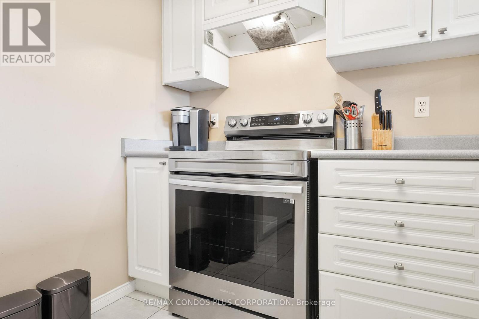 302 - 190 Manitoba Street, Toronto, Ontario  M8Y 3Y8 - Photo 5 - W12676028