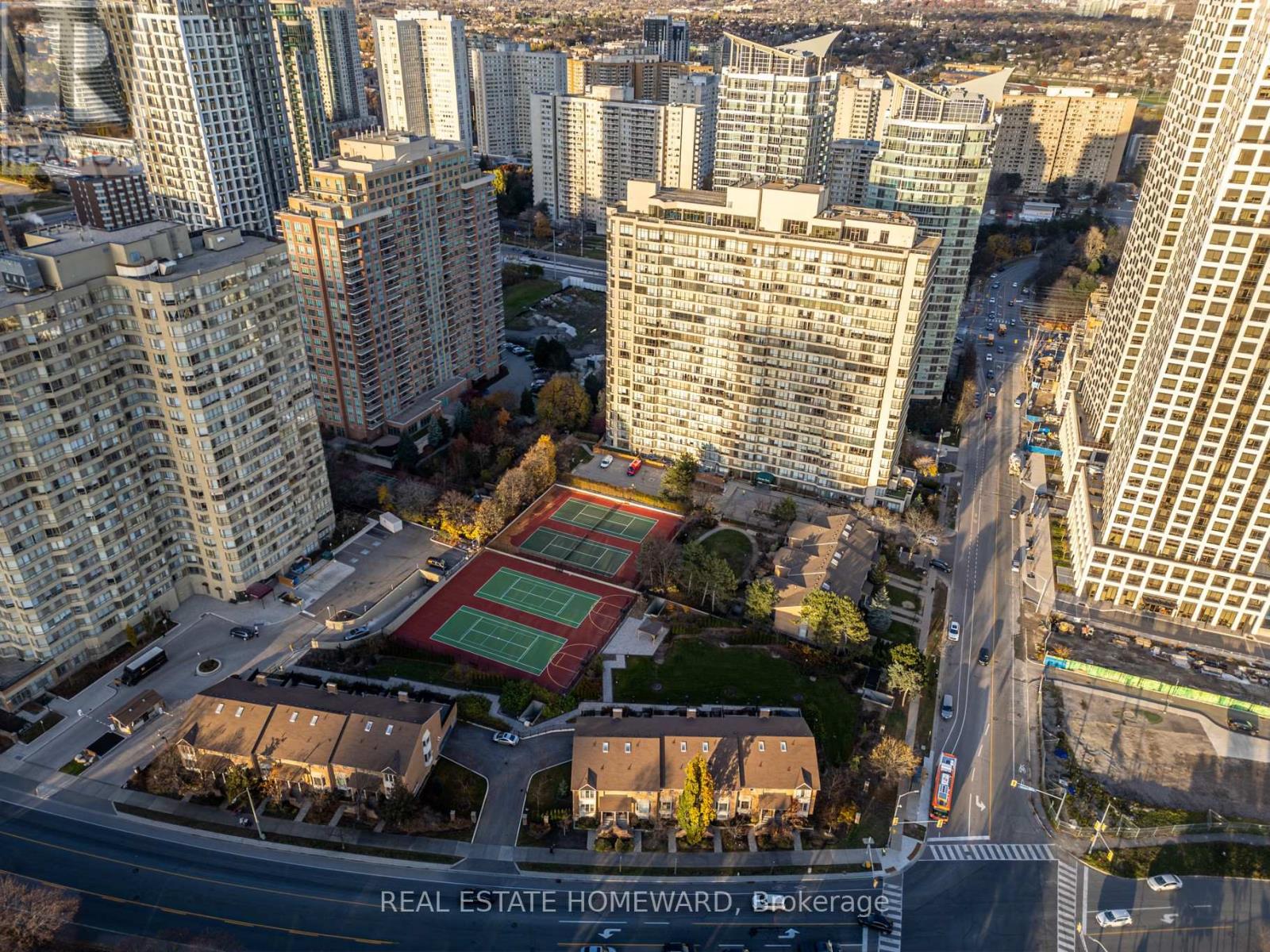 1001 - 55 Elm Drive W, Mississauga, Ontario  L5B 3Z3 - Photo 13 - W12676072