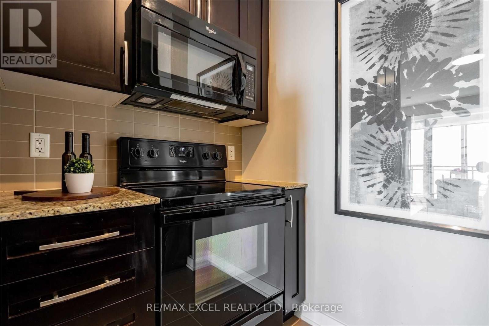 3206 - 4070 Confederation Parkway, Mississauga, Ontario  L5B 0E9 - Photo 10 - W12676076