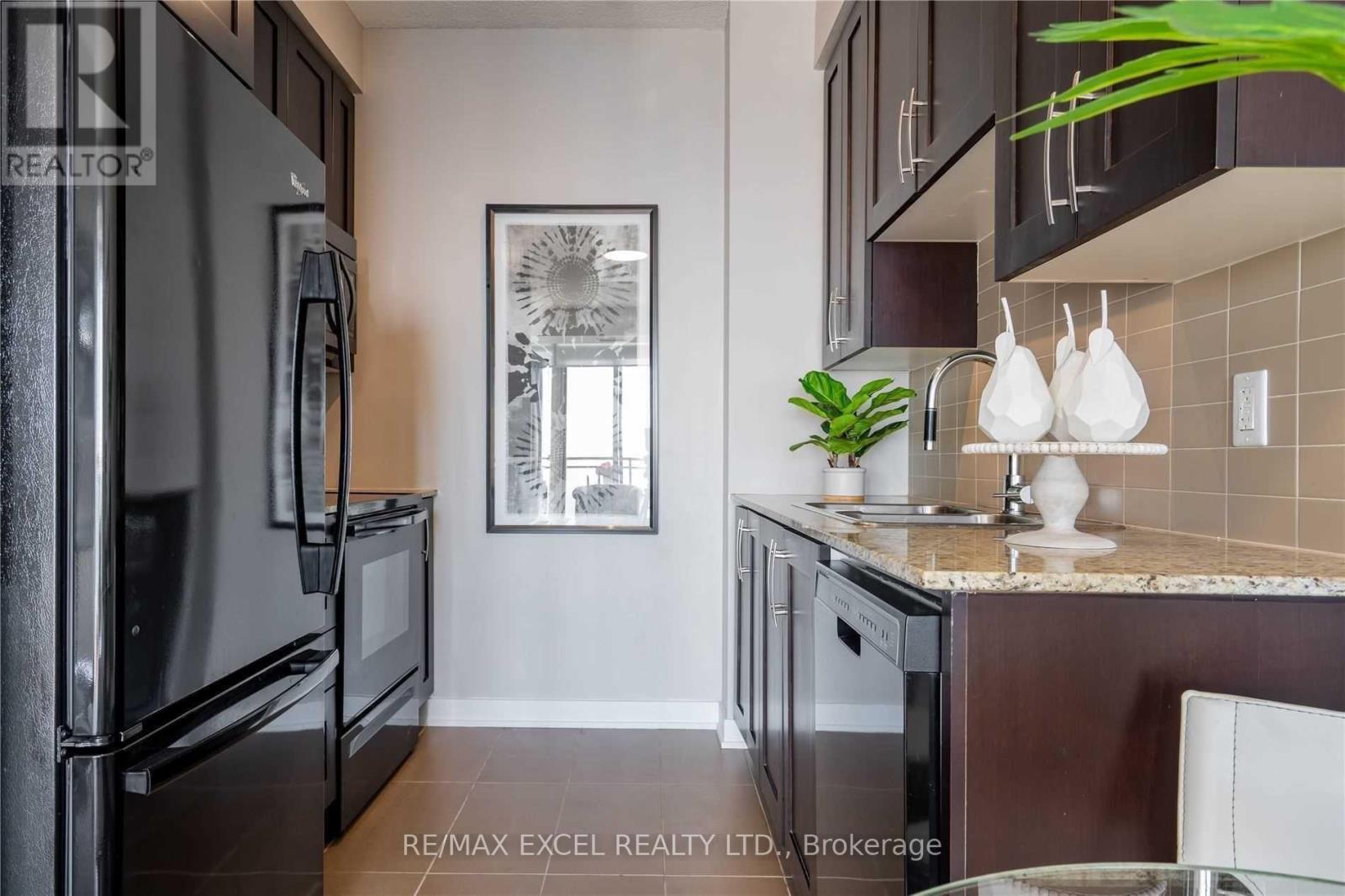 3206 - 4070 Confederation Parkway, Mississauga, Ontario  L5B 0E9 - Photo 11 - W12676076