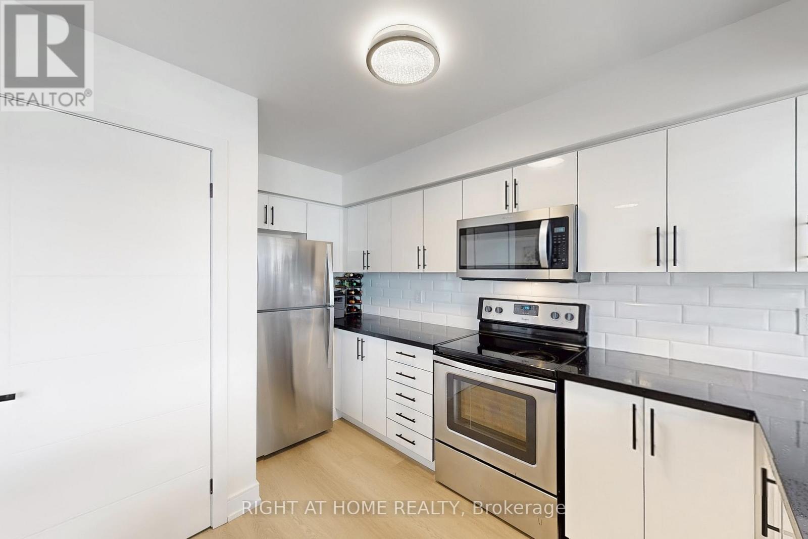 710 - 138 Widdicombe Hill Boulevard, Toronto, Ontario  M9R 4A6 - Photo 10 - W12676110