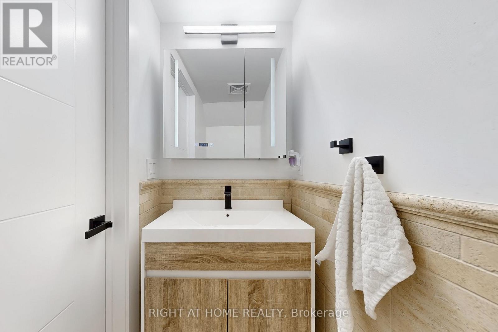 710 - 138 Widdicombe Hill Boulevard, Toronto, Ontario  M9R 4A6 - Photo 18 - W12676110