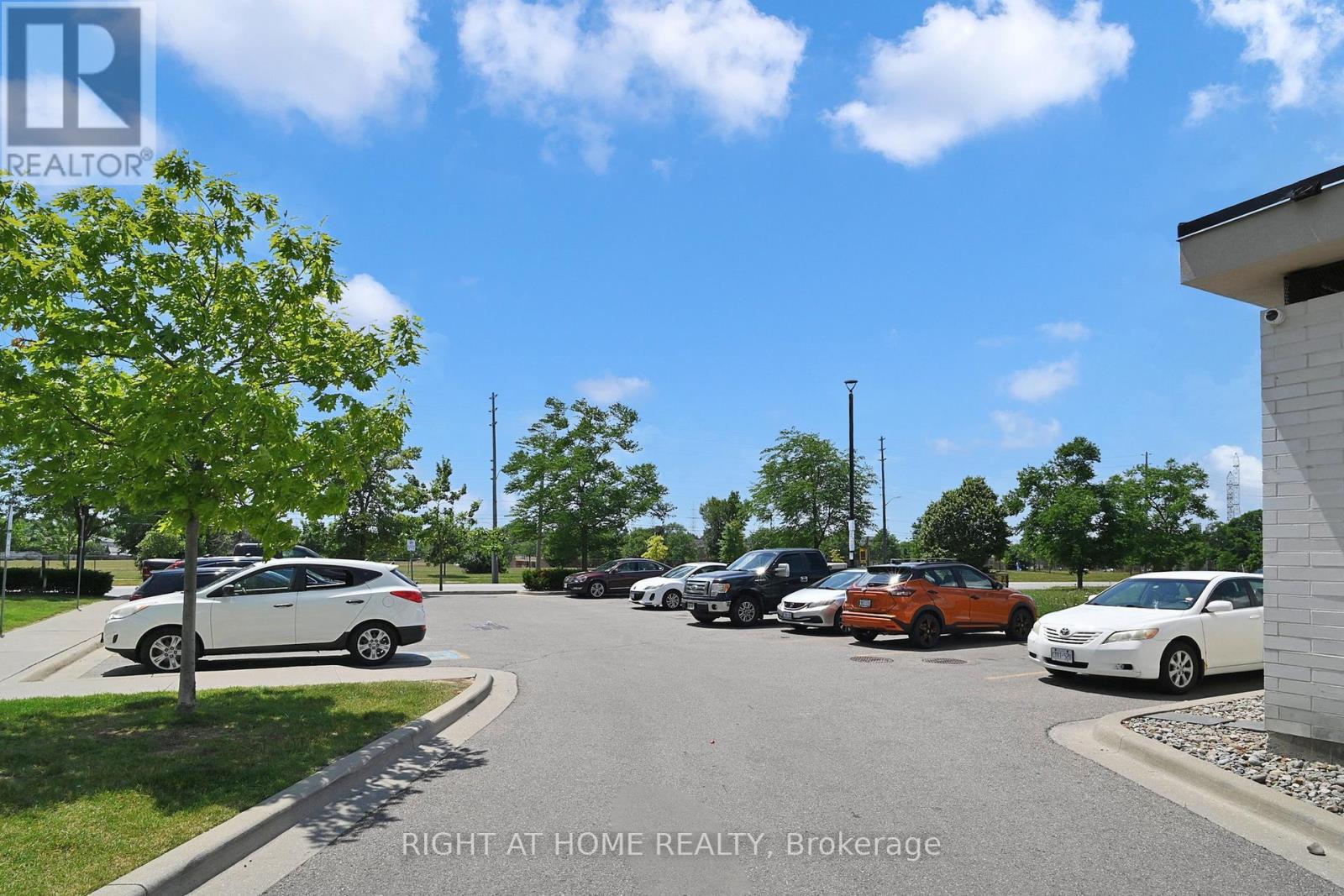 710 - 138 Widdicombe Hill Boulevard, Toronto, Ontario  M9R 4A6 - Photo 34 - W12676110