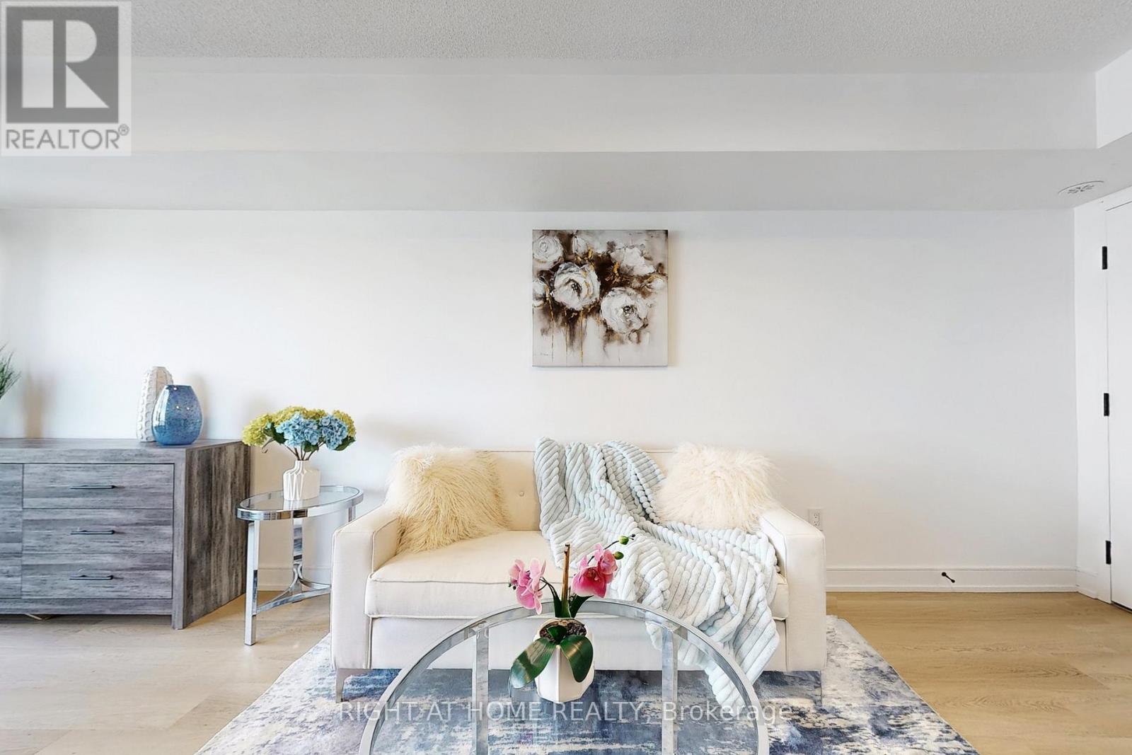 710 - 138 Widdicombe Hill Boulevard, Toronto, Ontario  M9R 4A6 - Photo 6 - W12676110