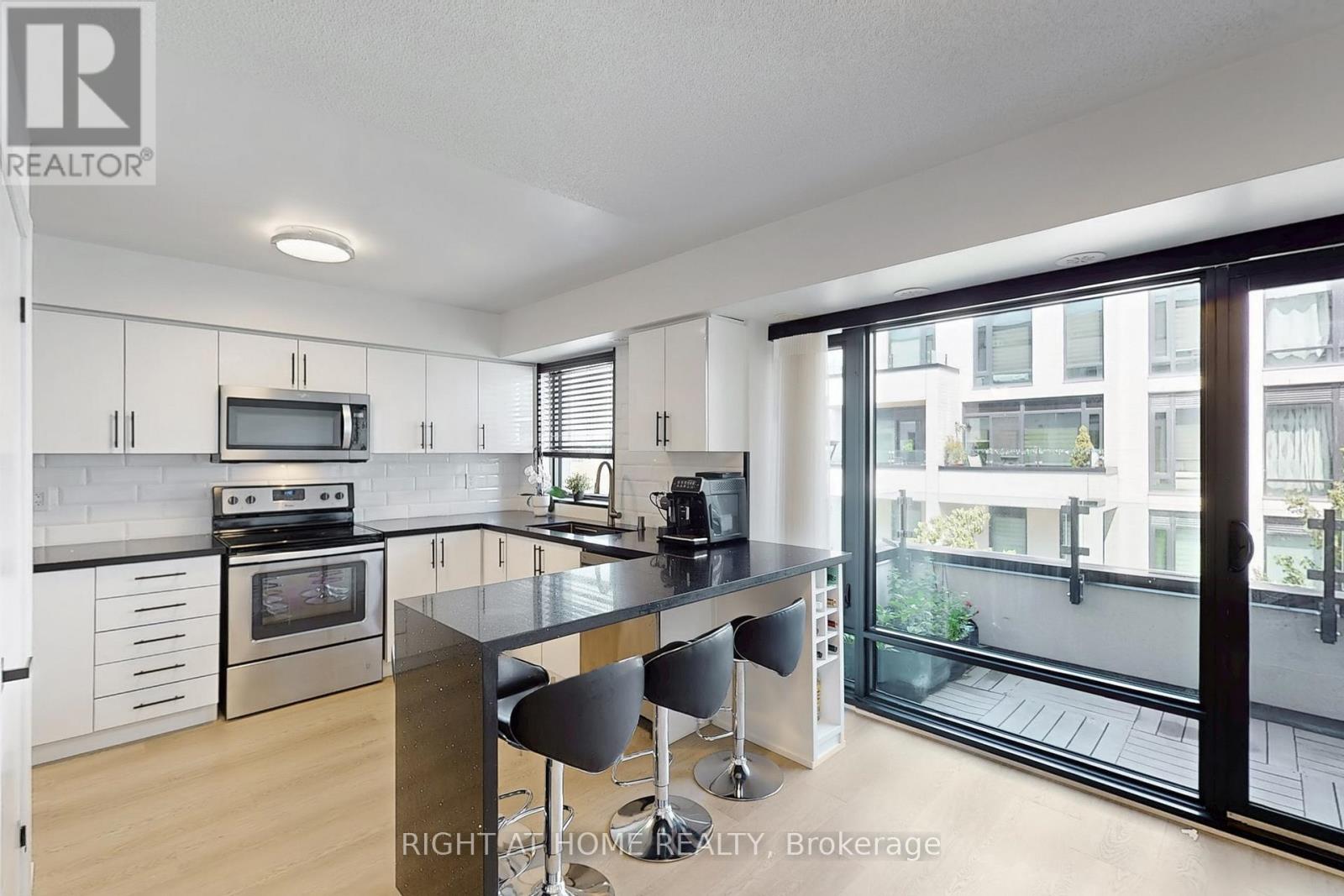 710 - 138 Widdicombe Hill Boulevard, Toronto, Ontario  M9R 4A6 - Photo 8 - W12676110