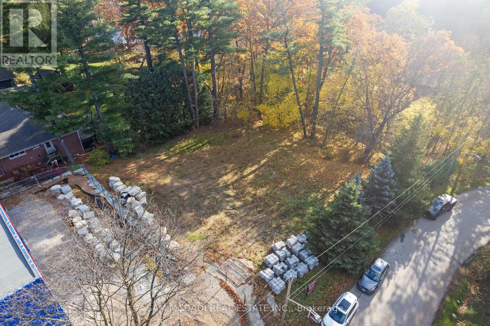 1470 Pinetree Crescent, Mississauga, Ontario  L5G 2S8 - Photo 3 - W12676144