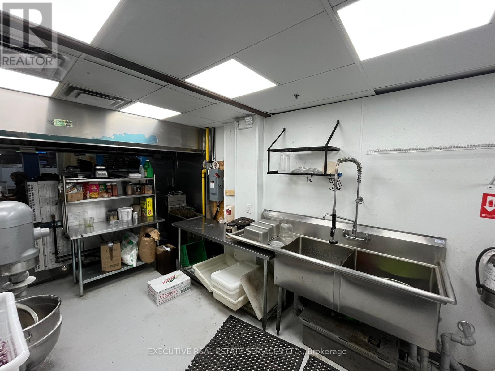 1 - 50 Sky Harbour Drive, Brampton, Ontario  L6Y 6B8 - Photo 9 - W12676158