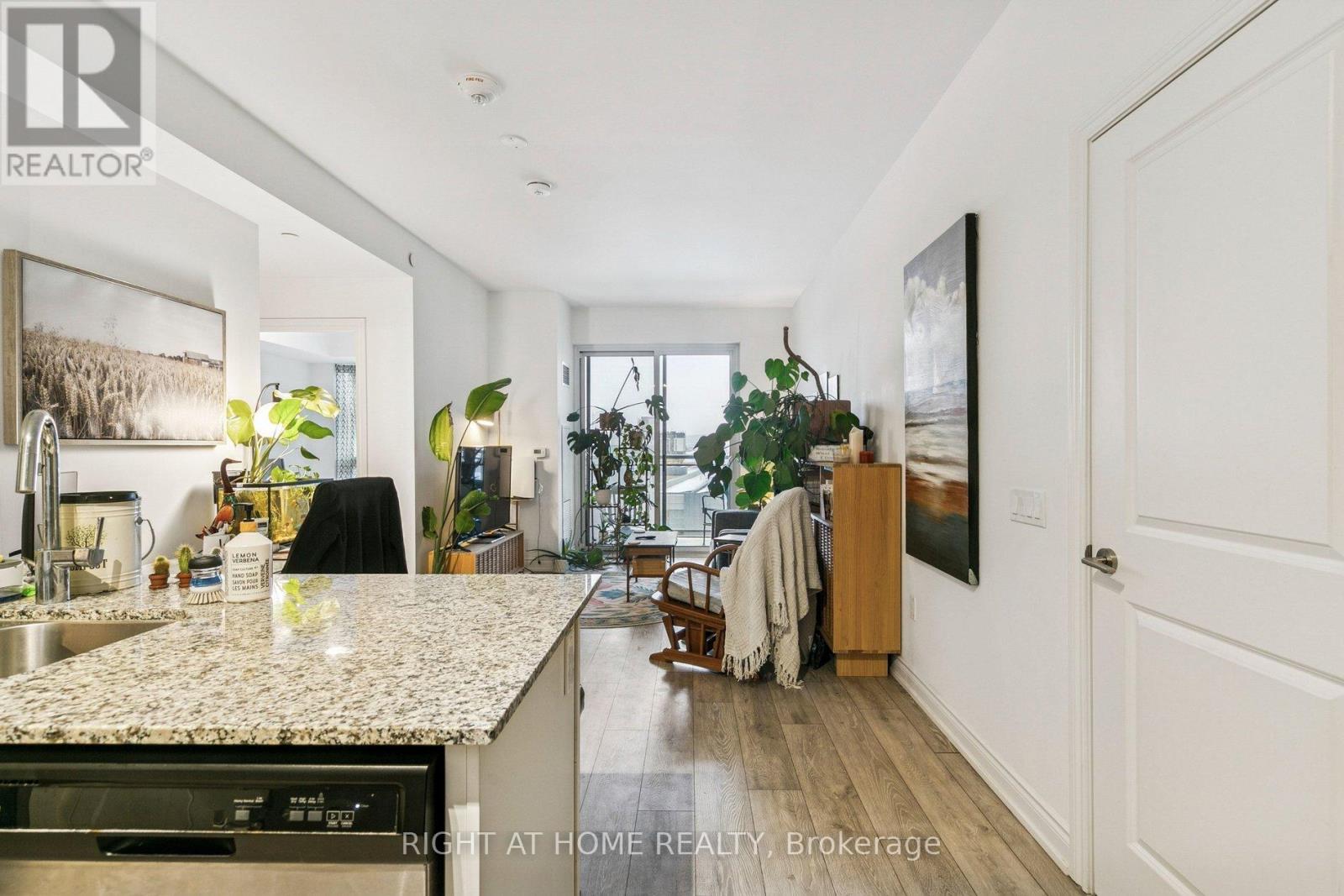 501 - 1050 Main Street E, Milton, Ontario  L9T 9M3 - Photo 2 - W12676234